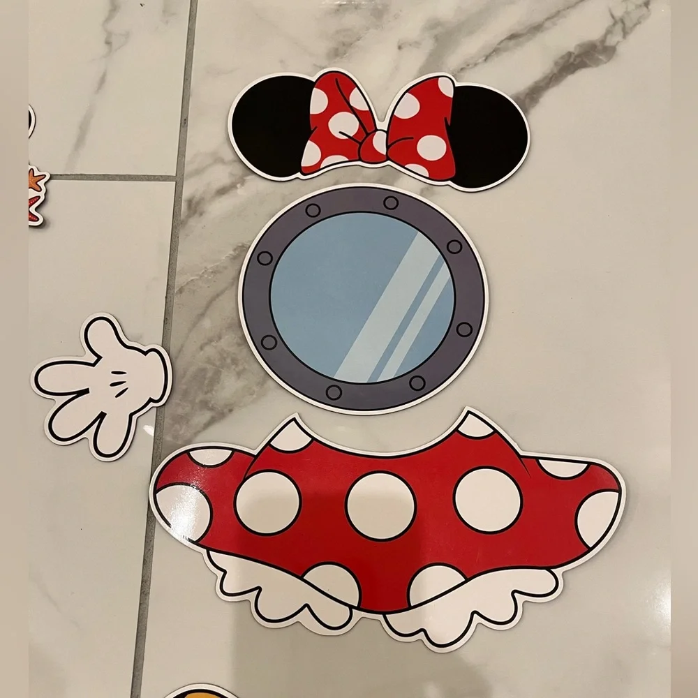 Minnie Mouse Polka Dot Dress & Accessories Magnetic Decal Set